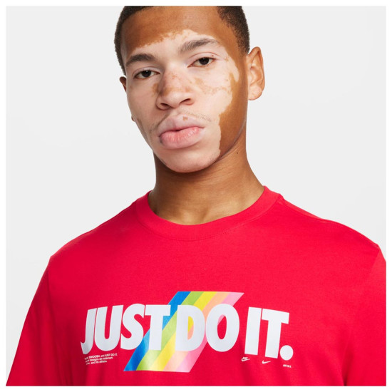 Nike Ανδρική κοντομάνικη μπλούζα Sportswear 6 Month Nike Ανδρική κοντομάνικη μπλούζα Sportswear 6 Month